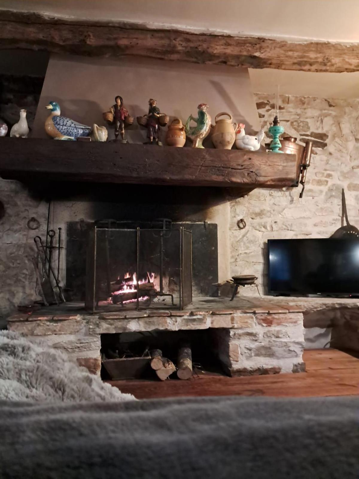 Nabat Le Haut, Chambre Et Table D'Hotes Courniou Eksteriør billede