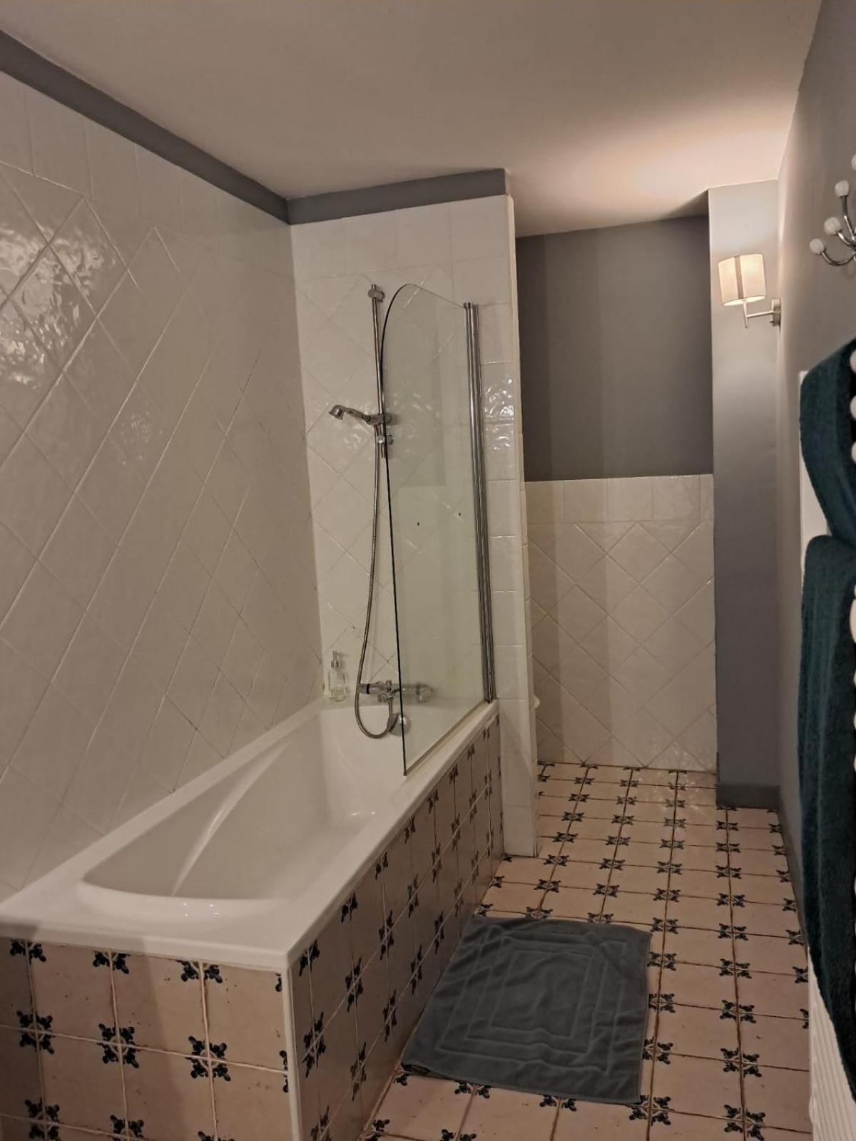 Nabat Le Haut, Chambre Et Table D'Hotes Courniou Eksteriør billede